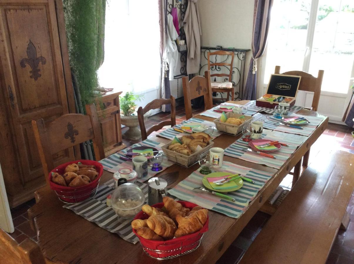 L'Orme Des Voyageurs Bed & Breakfast Boutigny Exterior photo